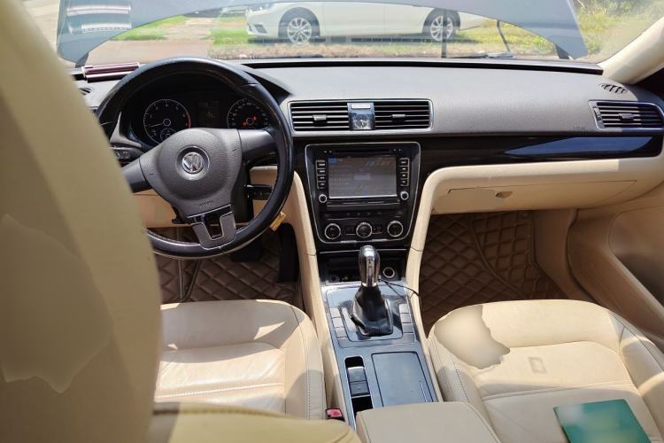 Used Volkswagen Passat 2011 1.8 TSI DSG Prestige Edition Center Console