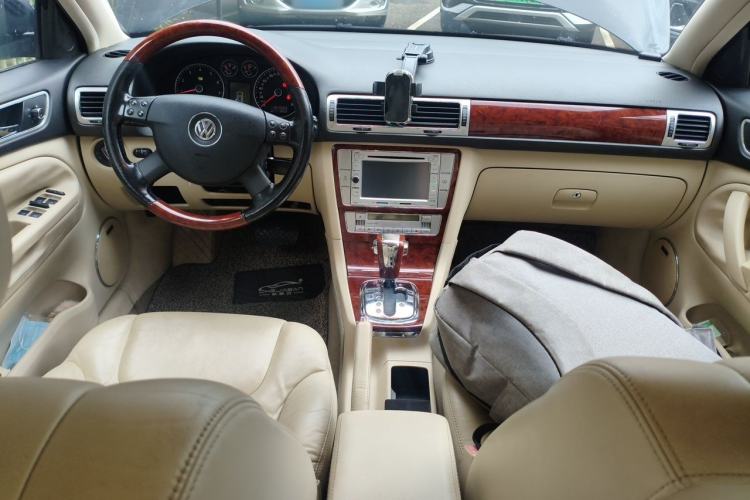 Used Volkswagen Passat 2011 1.8T Automatic Luxury Model Center Console