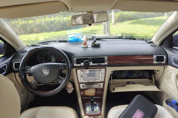 Used Volkswagen Passat 2011 1.8T Automatic Luxury Model Center Console