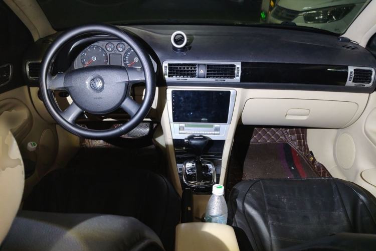 Used Volkswagen Passat 2011 1.8T Automatic Luxury Model Center Console