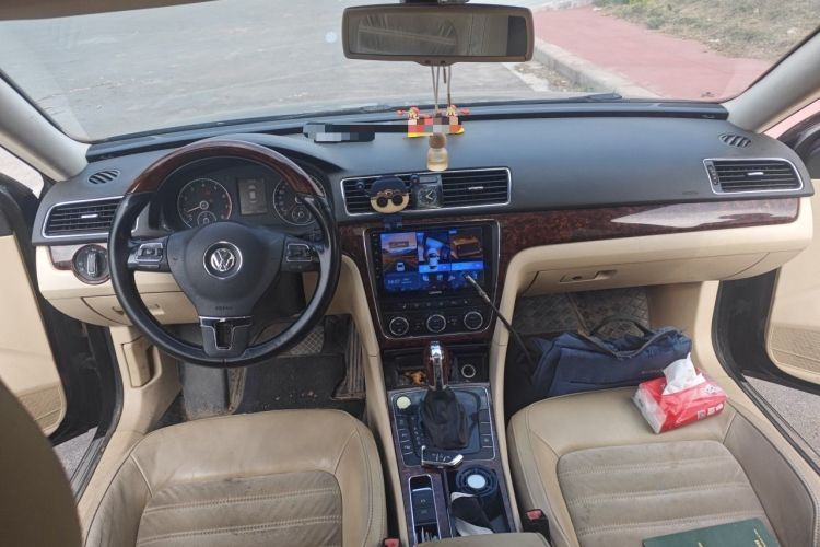 Used Volkswagen Passat 2011 2.0 TSI DSG Ultimate Edition Center Console