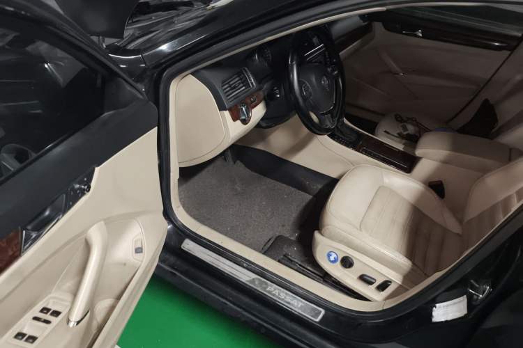 Used Volkswagen Passat 2011 1.8TSI DSG Prestige Edition Driver Seat