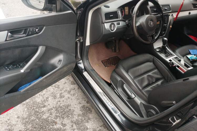 Used Volkswagen Passat 2011 1.8TSI Automatic Prestige Edition Driver Seat