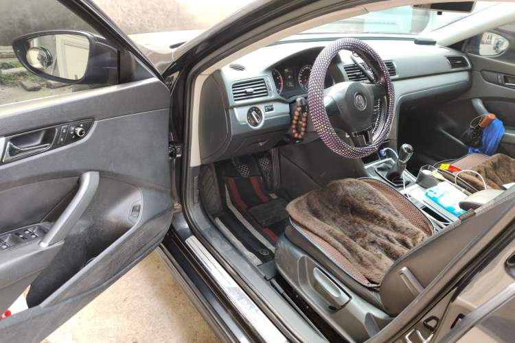 Used Volkswagen Passat 2011 1.4 TSI Manual Luxury Edition Driver Seat