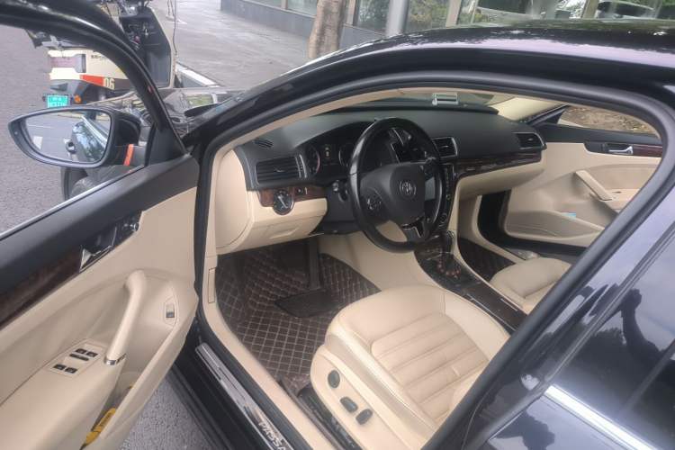 Used Volkswagen Passat 2011 1.8TSI DSG Prestige Edition Driver Seat