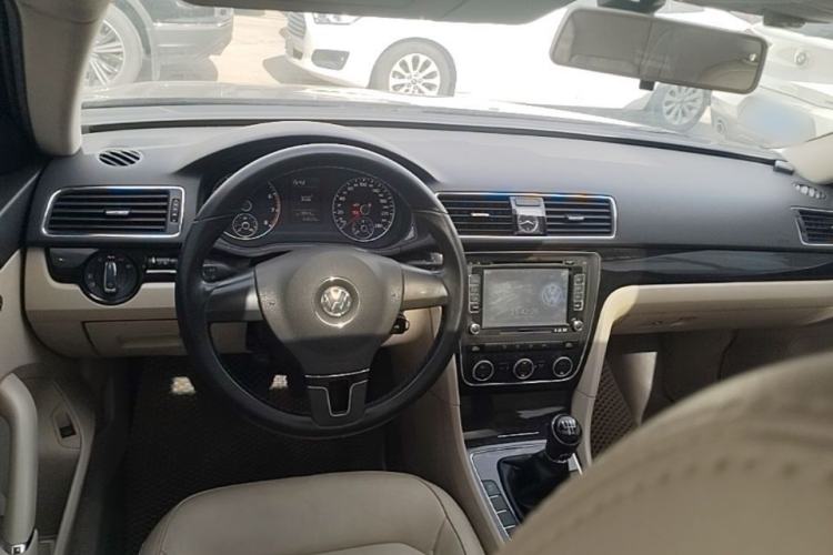 Used Volkswagen Passat 2011 1.4 TSI Manual Luxury Edition Driver Seat