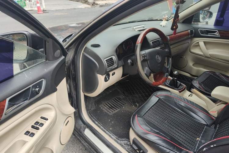 Used Volkswagen Passat 2011 2.0L Manual Luxury Version Driver Seat