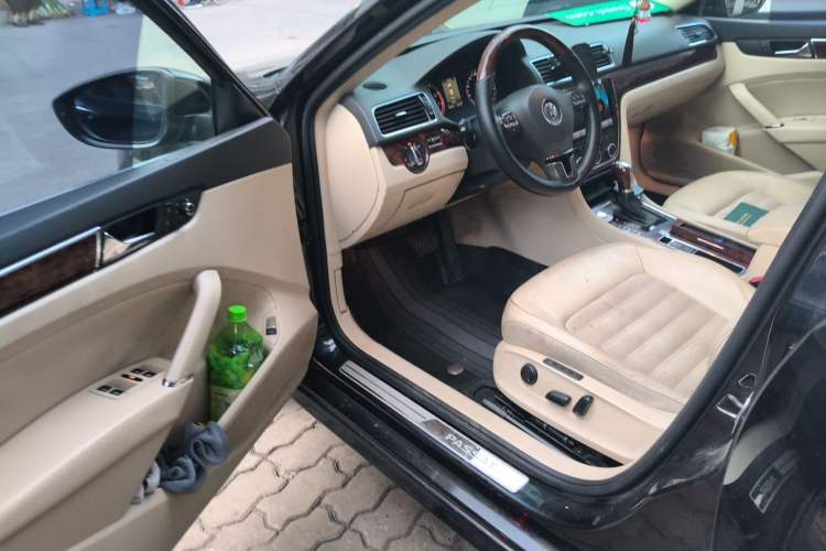 Used Volkswagen Passat 2011 1.8 TSI DSG Ultimate Edition Driver Seat