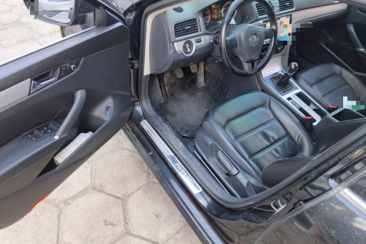 Used Volkswagen Passat 2011 1.4 TSI Manual Luxury Edition Driver Seat