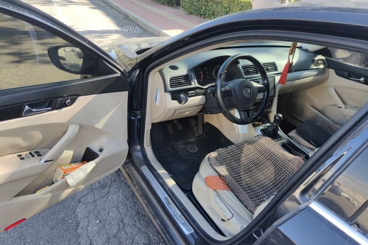Used Volkswagen Passat 2011 1.4 TSI Manual Luxury Edition Driver Seat