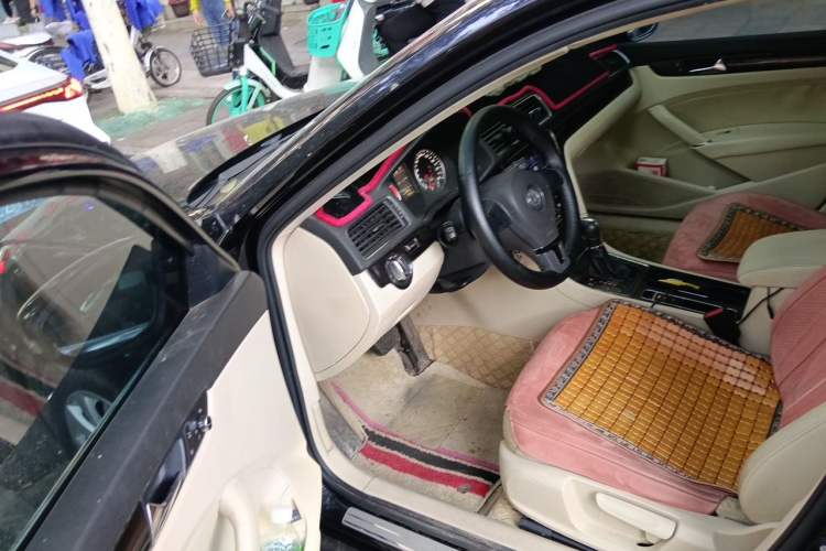 Used Volkswagen Passat 2011 1.8TSI Automatic Prestige Edition Driver Seat