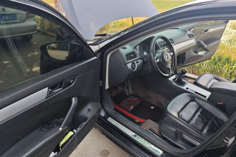Used Volkswagen Passat 2011 1.4 TSI Manual Luxury Edition Driver Seat