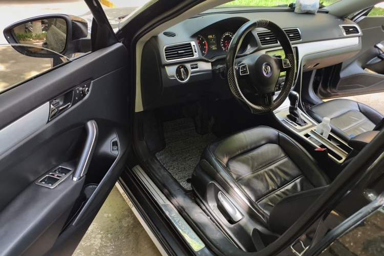 Used Volkswagen Passat 2011 1.8TSI Automatic Prestige Edition Driver Seat