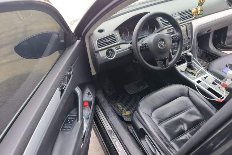 Used Volkswagen Passat 2011 1.8TSI Automatic Prestige Edition Driver Seat