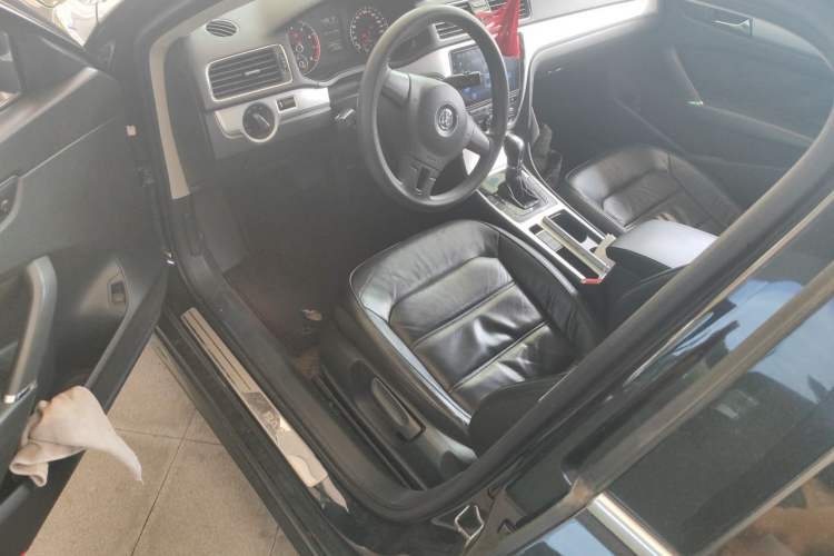 Used Volkswagen Passat 2011 1.8TSI Automatic Prestige Edition Driver Seat
