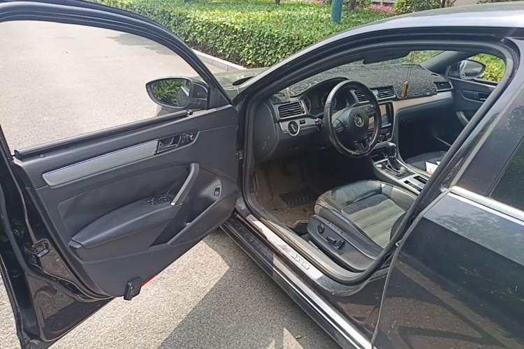Used Volkswagen Passat 2011 2.0 TSI DSG Ultimate Edition Driver Seat