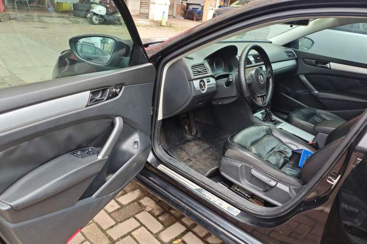 Used Volkswagen Passat 2011 1.8TSI Automatic Prestige Edition Driver Seat