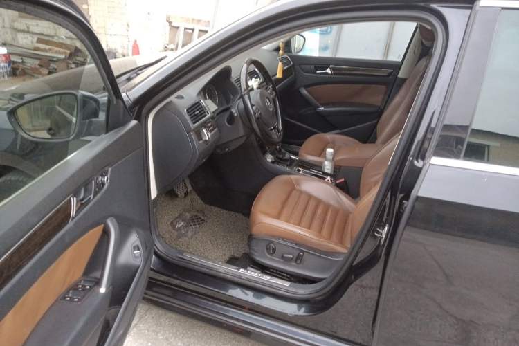 Used Volkswagen Passat 2011 3.0L V6 DSG Flagship Deluxe Edition Driver Seat