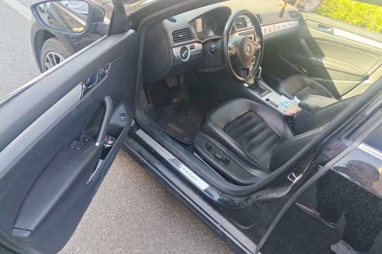 Used Volkswagen Passat 2011 2.0 TSI DSG Ultimate Edition Driver Seat