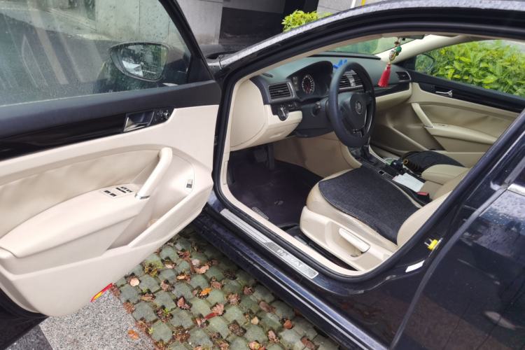 Used Volkswagen Passat 2011 1.8TSI Automatic Prestige Edition Driver Seat