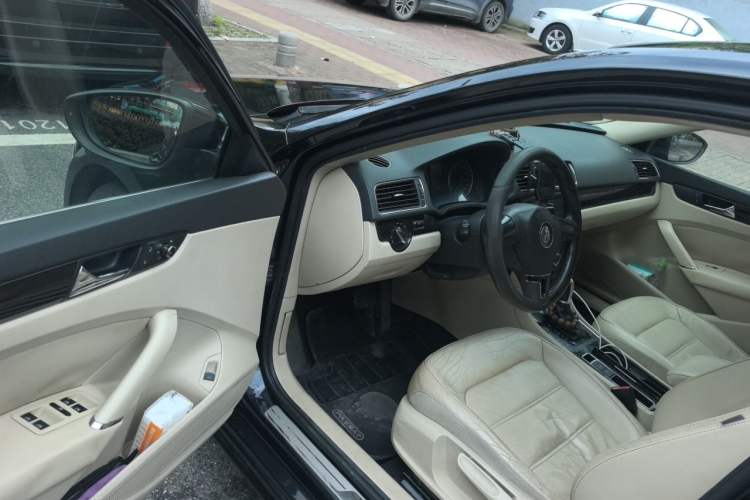 Used Volkswagen Passat 2011 1.8 TSI DSG Prestige Edition Driver Seat