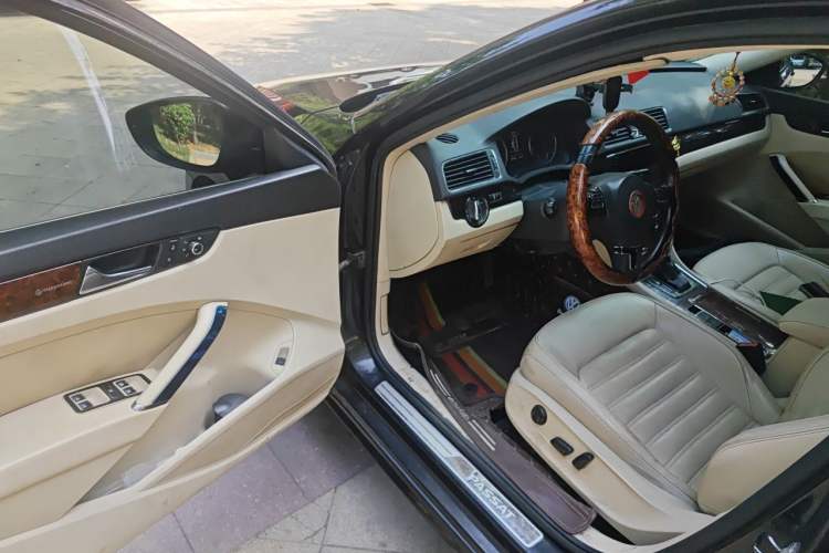 Used Volkswagen Passat 2011 1.8TSI DSG Prestige Edition Driver Seat
