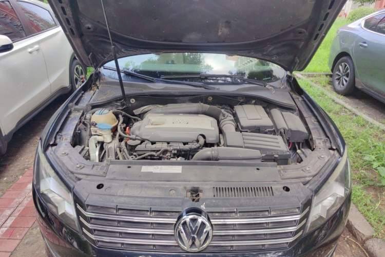 Used Volkswagen Passat 2011 1.8TSI Automatic Prestige Edition Engine Bay