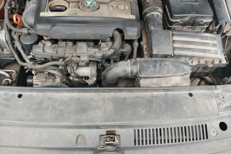 Used Volkswagen Passat 2011 1.8TSI Automatic Prestige Edition Engine Bay