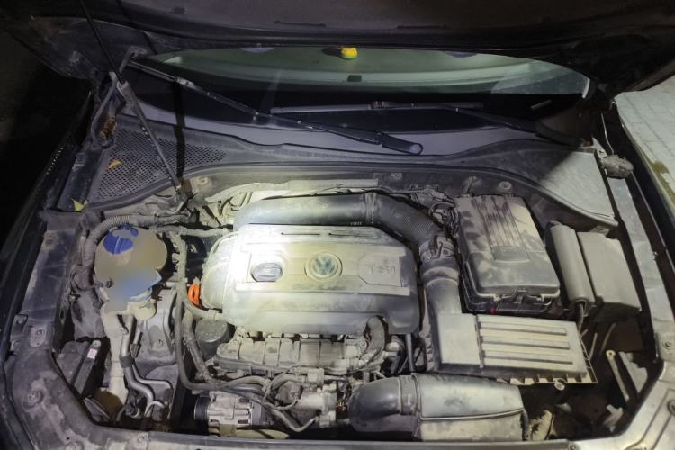 Used Volkswagen Passat 2011 1.8TSI Automatic Prestige Edition Engine Bay
