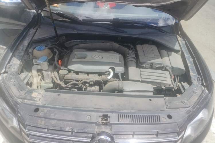 Used Volkswagen Passat 2011 1.8TSI Automatic Prestige Edition Engine Bay
