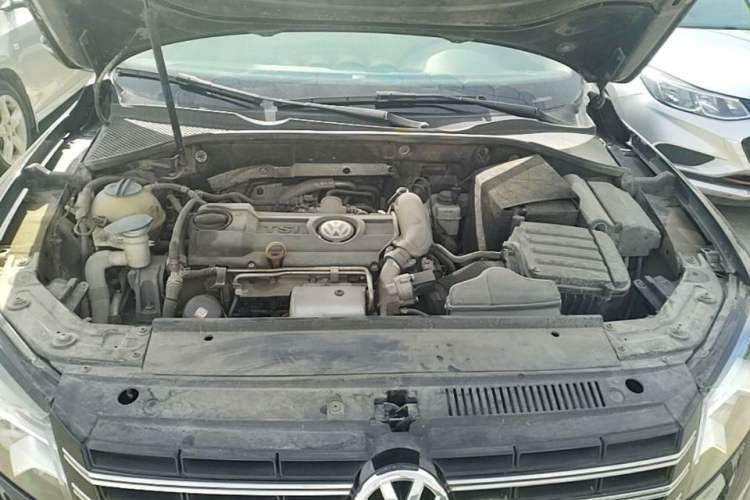 Used Volkswagen Passat 2011 1.4 TSI Manual Luxury Edition Engine Bay