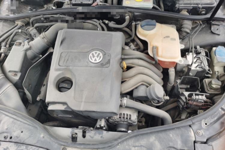 Used Volkswagen Passat 2011 2.0L Manual Luxury Version Engine Bay