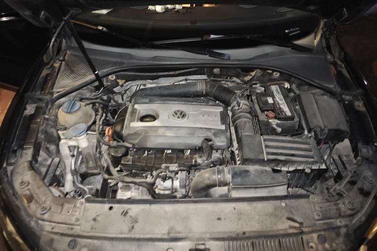 Used Volkswagen Passat 2011 1.8 TSI DSG Prestige Edition Engine Bay