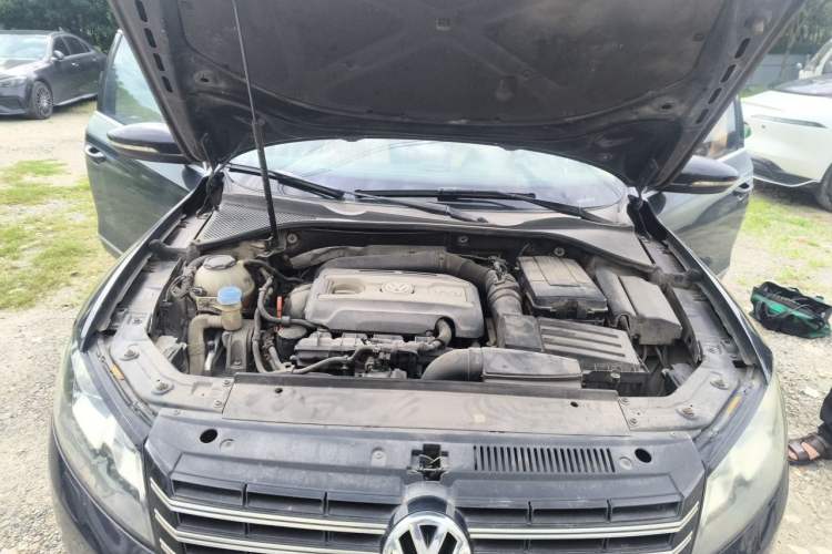Used Volkswagen Passat 2011 1.8TSI DSG Prestige Edition Engine Bay