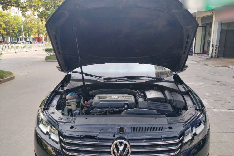 Used Volkswagen Passat 2011 1.8TSI Automatic Prestige Edition Engine Bay