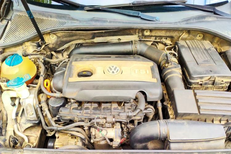 Used Volkswagen Passat  Engine Bay