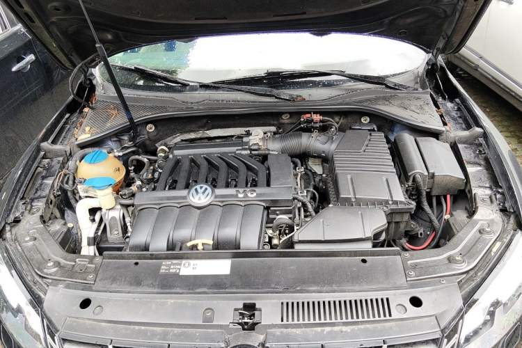 Used Volkswagen Passat 2011 3.0L V6 DSG Flagship Edition Engine Bay