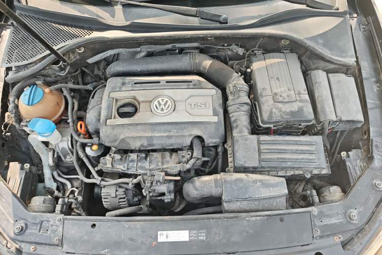 Used Volkswagen Passat 2011 1.8TSI DSG Prestige Edition Engine Bay