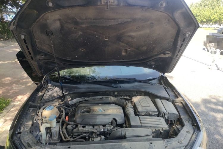 Used Volkswagen Passat 2011 1.8TSI Automatic Prestige Edition Engine Bay