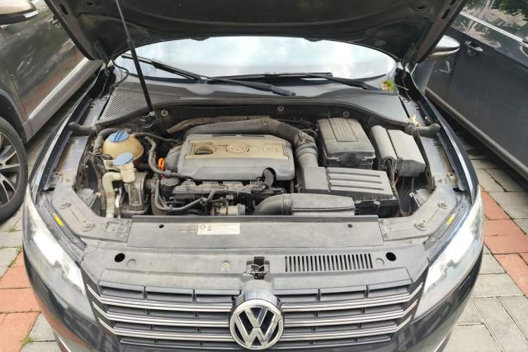 Used Volkswagen Passat 2011 2.0 TSI DSG Premium Edition Engine Bay