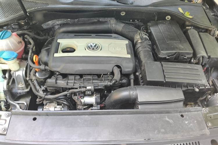 Used Volkswagen Passat 2011 1.8TSI Automatic Prestige Edition Engine Bay