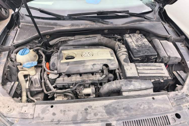 Used Volkswagen Passat  Engine Bay