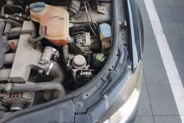 Used Volkswagen Passat 2011 1.8T Automatic Luxury Model Engine Bay Left