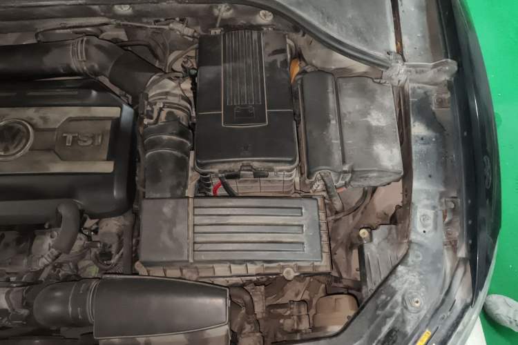 Used Volkswagen Passat 2011 1.8TSI DSG Prestige Edition Engine Bay Left