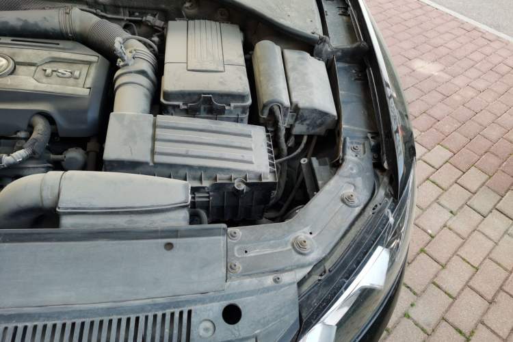 Used Volkswagen Passat 2011 1.8 TSI DSG Prestige Edition Engine Bay Left