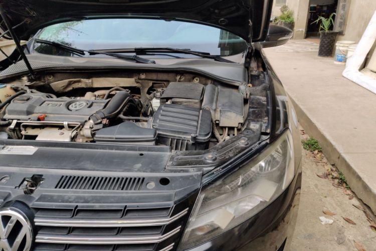 Used Volkswagen Passat 2011 1.4 TSI Manual Luxury Edition Engine Bay Left