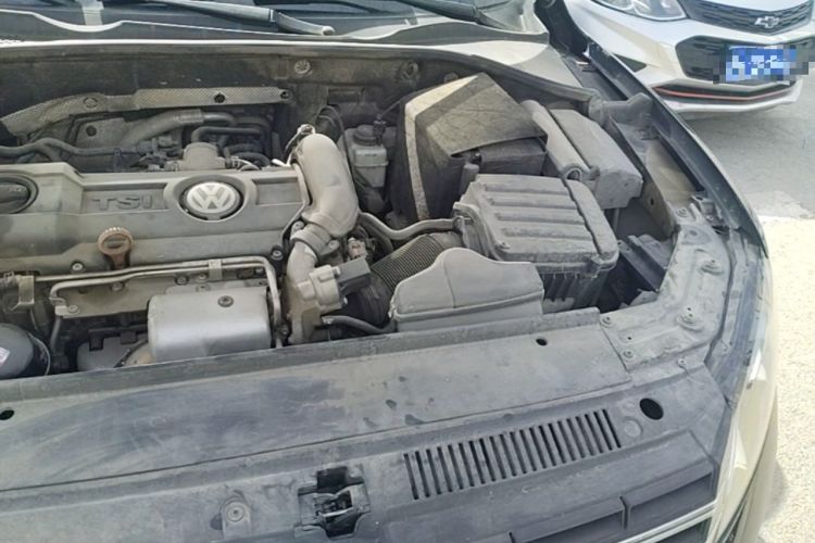 Used Volkswagen Passat 2011 1.4 TSI Manual Luxury Edition Engine Bay Left