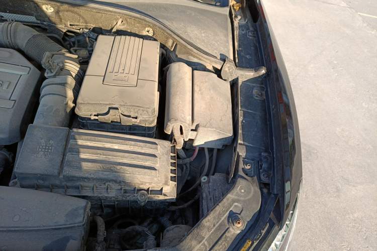 Used Volkswagen Passat 2011 2.0 TSI DSG Premium Edition Engine Bay Left