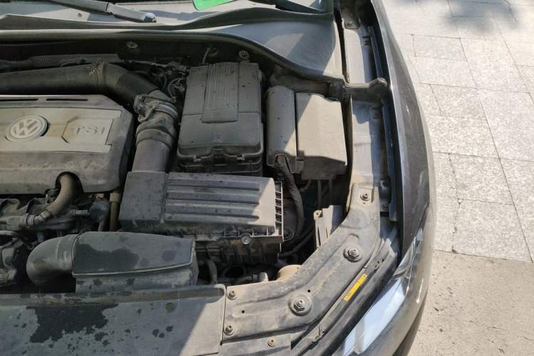 Used Volkswagen Passat 2011 1.8TSI DSG Prestige Edition Engine Bay Left