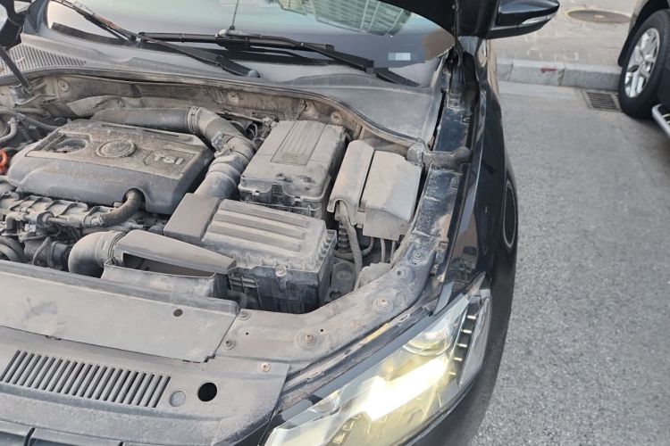 Used Volkswagen Passat 2011 2.0 TSI DSG Ultimate Edition Engine Bay Left